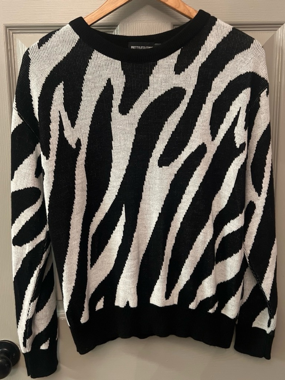 PrettyLittleThing Black White Abstract Knit Sweater S/M